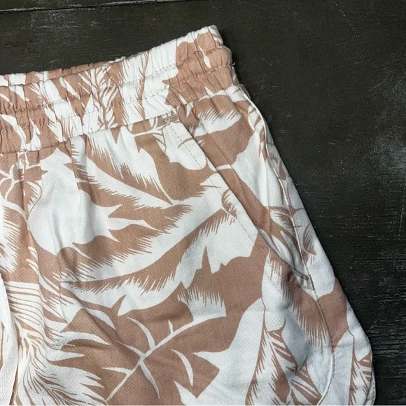 Billabong Tan White Floral Print Pull On Shorts Pocket NWOT Ladies Small - Picture 4 of 7
